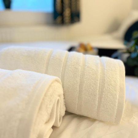 Cosy Trio: Flexible Stay Near Mall with Parking London Exterior photo