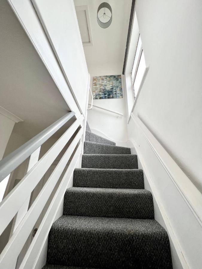 Cosy Trio: Flexible Stay Near Mall with Parking London Exterior photo