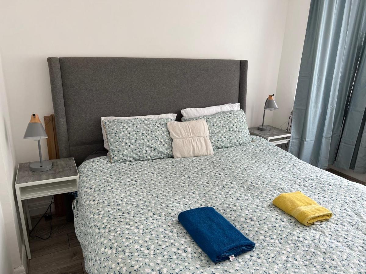 Cosy Trio: Flexible Stay Near Mall with Parking London Exterior photo