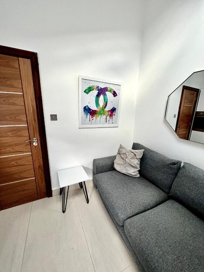 Cosy Trio: Flexible Stay Near Mall with Parking London Exterior photo